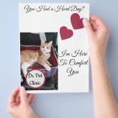 猫の写真、名入れ、足跡、ハート、名言が前面と背面にプリントされたデザイン チラシ (手)