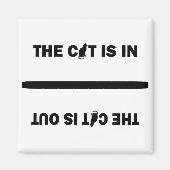 猫の出入り マグネット (正面)