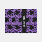 猫の名前が冠をかぶった紫色のチーズ フリースブランケット (正面(横))