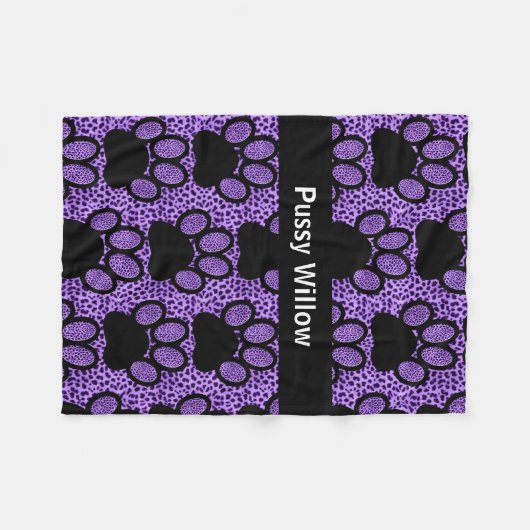 猫の名前が冠をかぶった紫色のチーズ フリースブランケット (正面(横))