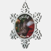 猫の名前Year Pawプリントのホリデーフォト スノーフレークピューターオーナメント (右)