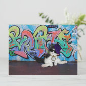 猫の姿勢…..キットンと落書きウォール 招待状 (スタンド正面)