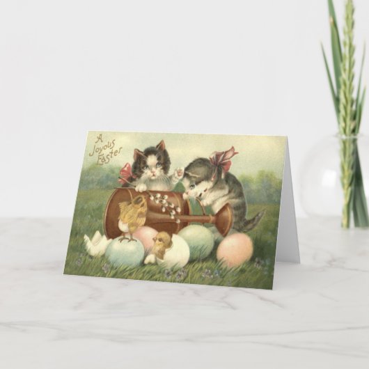 猫の子ネコのイースターによって着色される色彩の鮮やかな卵のひよこ シーズンカード (正面)