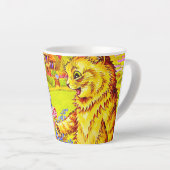 猫の家族が庭に カフェラテマグ (右アングル)