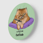 猫の態度おもしろい ラージ壁時計 (傾斜)