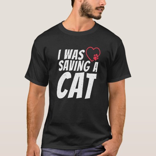 猫の救怪我の回復 Tシャツ (正面)