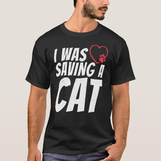 猫の救怪我の回復 Tシャツ (正面)