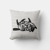 猫の方が暮らし向き |おもしろいタイポグラフィ クッション (正面)