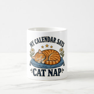 猫の昼寝カレンダー ジンジャータブby Keller Creations コーヒーマグカップ