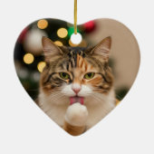 猫の最初のクリスマス カスタム名と写真 セラミックオーナメント (裏面)