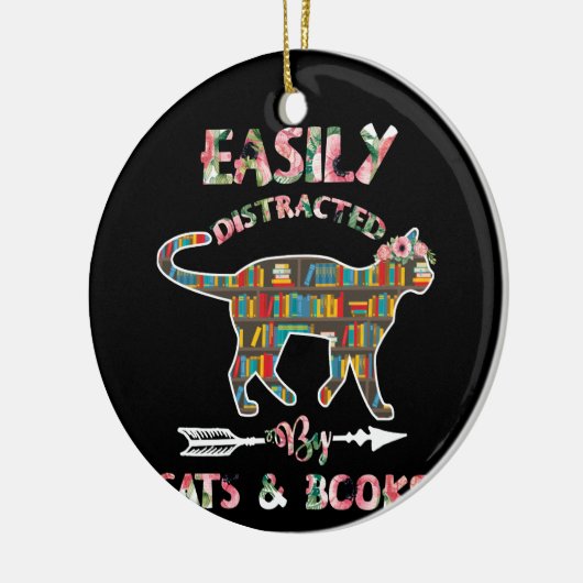 猫の本にすぐに気が散る セラミックオーナメント (左)