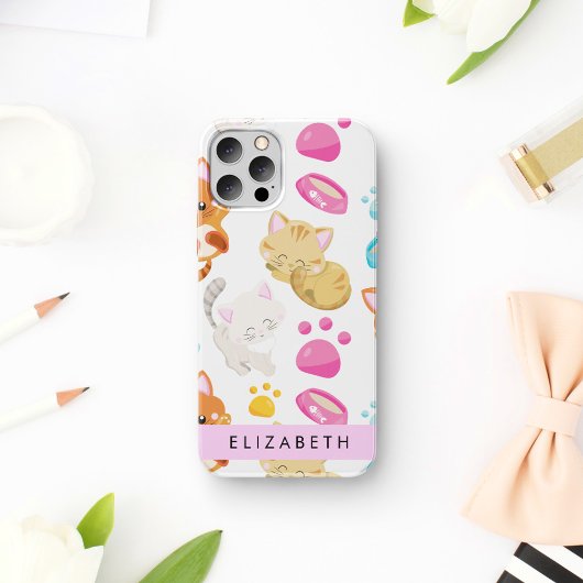 猫の柄、かわいい猫、子猫、肉球、お名前 iPhone 16ケース