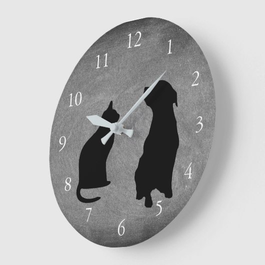 猫の犬が猫のモダン黒板に影を付ける ラージ壁時計 (傾斜)