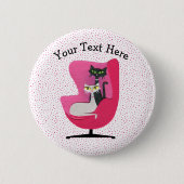 猫の目かわいらしミッドセンチュリーピンクの椅子ドット 缶バッジ (正面)