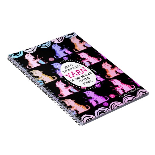 猫の編み物針の編機械はアイディアのノートを制作します ノートブック (右側)