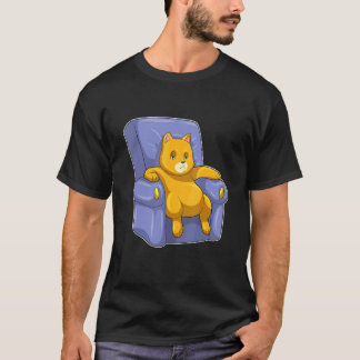 猫の肘掛け椅子 Tシャツ