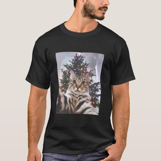 猫の自撮りクリスマスツリー Tシャツ (正面)