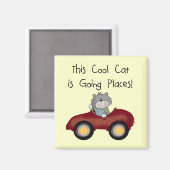 猫の行く場所赤い車のTシャツおよびギフト マグネット (正面/裏面)