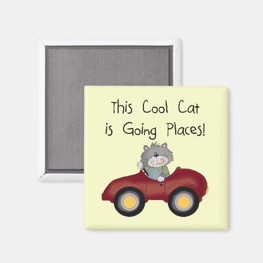 猫の行く場所赤い車のTシャツおよびギフト マグネット (正面/裏面)