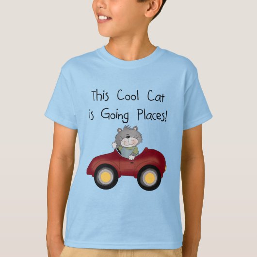 猫の行く場所赤い車のTシャツおよびギフト Tシャツ (正面)