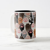 猫の足のパターンが多い ツートーンマグカップ (正面左)