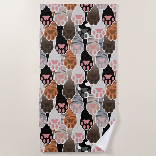 猫の足のパターンが多い ビーチタオル (正面)