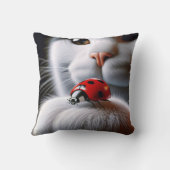 猫の足のラディバグ クッション (裏面)