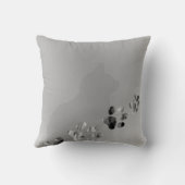 猫の足の黒い及び白写真 クッション (裏面)