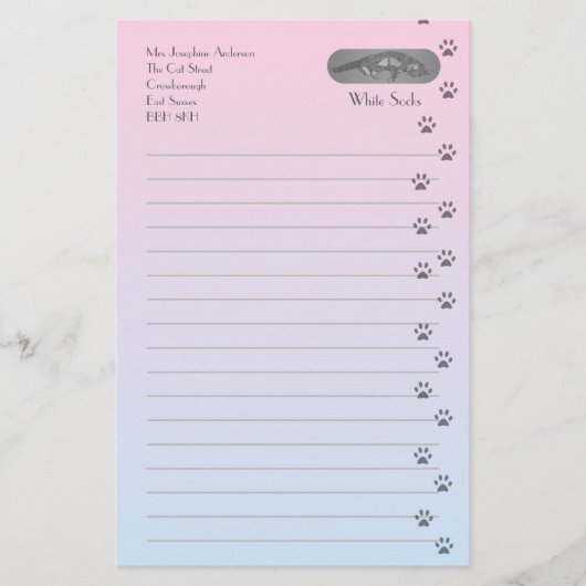 猫の足跡の灰色および白い猫 便箋 (正面)