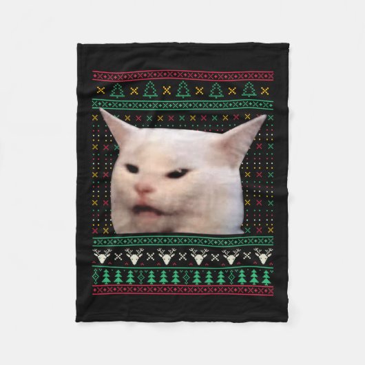 猫の醜いXマスセーターで叫ぶおもしろい人 フリースブランケット (正面)