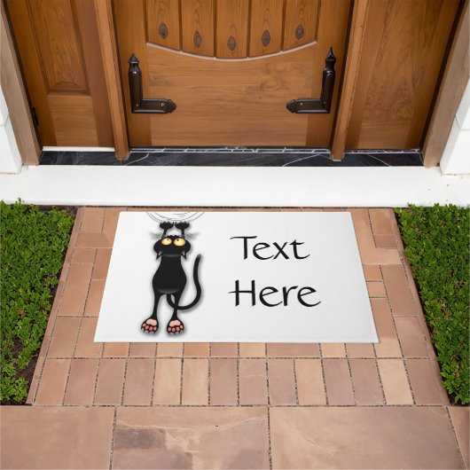 猫の面白いキャラクターが布を引っかく ドアマット (室外)