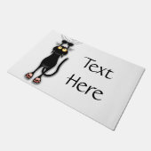 猫の面白いキャラクターが布を引っかく ドアマット (アングル)