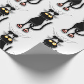 猫の面白いキャラクターが布を引っかく ラッピングペーパー (角)