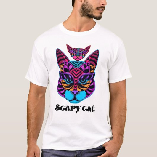 猫の頭のデザインがシャツに付いている Tシャツ (正面)