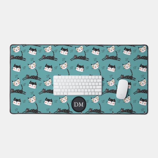 猫の顔おもしろいをティール（緑がかった色）モノグラムでジャンプ デスクマット (キーボード&マウス)