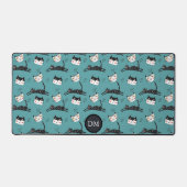 猫の顔おもしろいをティール(緑がかった色)モノグラムでジャンプ デスクマット (正面)