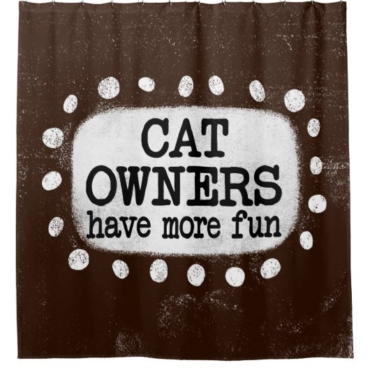 猫の飼い主がおもしろいシャワーカーテンを持つ シャワーカーテン (正面)