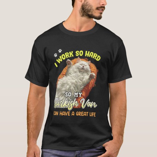 猫の飼い主 私はとても頑張って働いてるのにうちのトルコバン 面白い Tシャツ (正面)