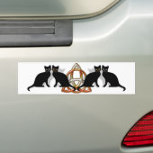 猫のPentgagramの炎Triquetra バンパーステッカー (車上)