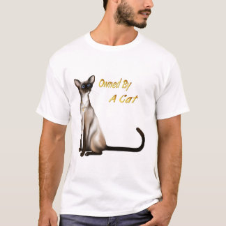猫のTシャツによって所有される Tシャツ