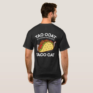 猫のTシャツ-後方に綴られるタコスCATは…あります Tシャツ
