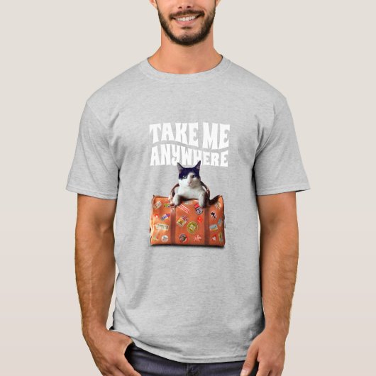 猫はどこにでも行けるTシャツ Tシャツ (正面)
