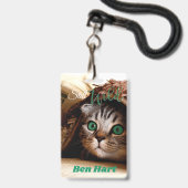 猫はまだ野生的だ バッジ (正面（ネックストラップ付）)