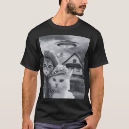 猫はエイリアンUFOの猫のおもしろい贈り物で自撮男性へ Tシャツ