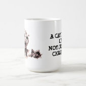 猫はクリスマスの生命の間、ちょうどあります コーヒーマグカップ (中央)