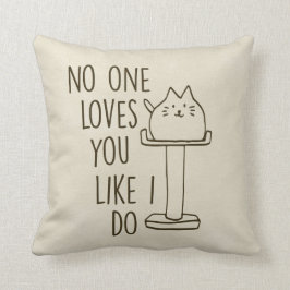 猫はクリーム色の装飾用クッション愛します クッション