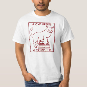 猫はコンピュータを再調節します Tシャツ