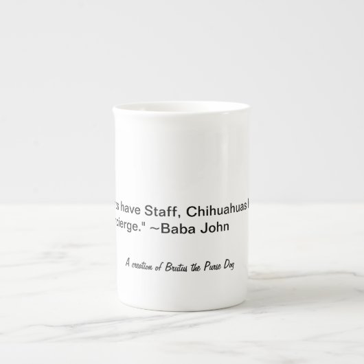 「猫はスタッフ、チワワはコンシェルジュ」 ボーンチャイナマグカップ (正面)