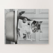 猫はトイレに座って、猫は読ニュースだ ジグソーパズル (横)