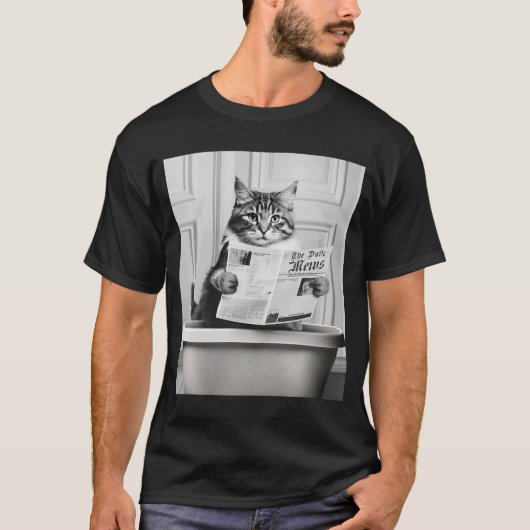 猫はトイレに座って、猫は読ニュースだ Tシャツ (正面)